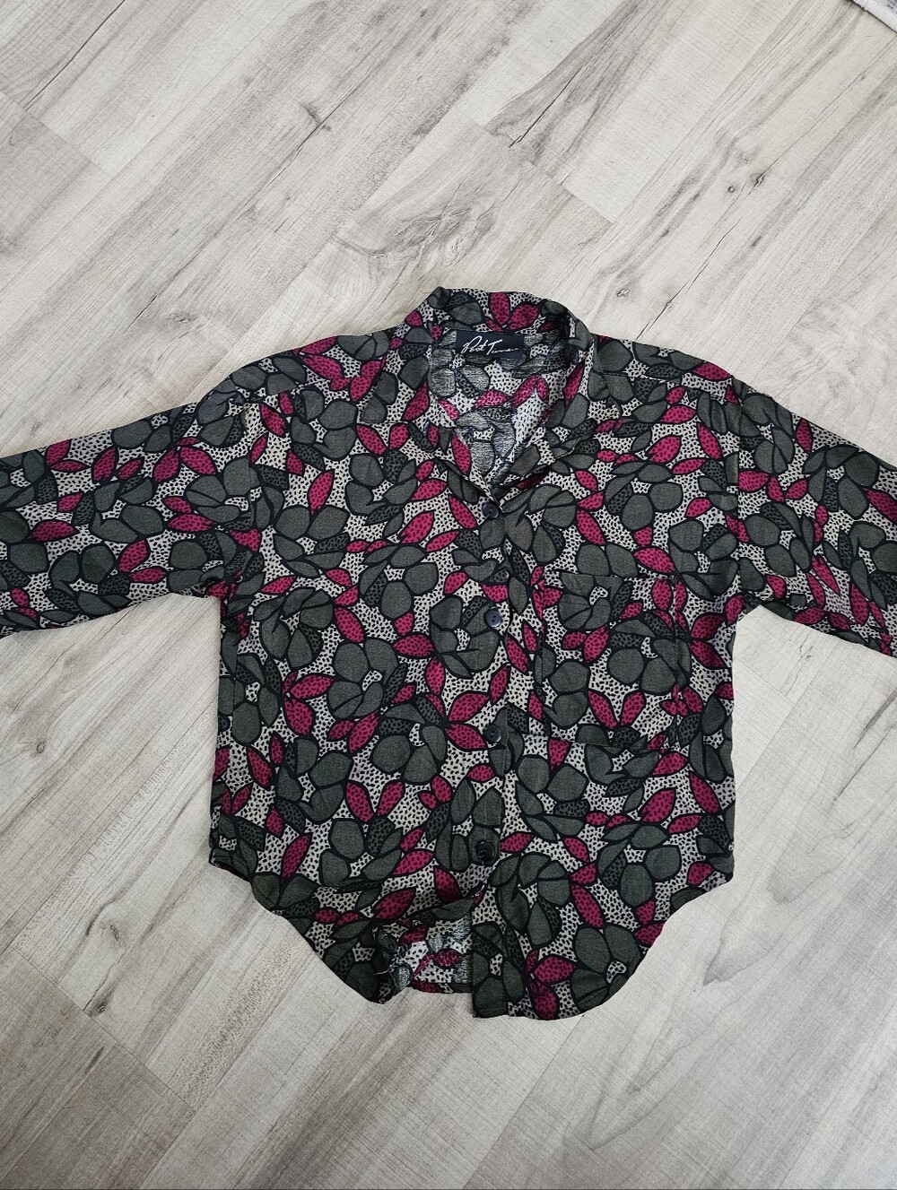 Vintage Floral Print Button-Up Shirt in Dark Green & Magenta